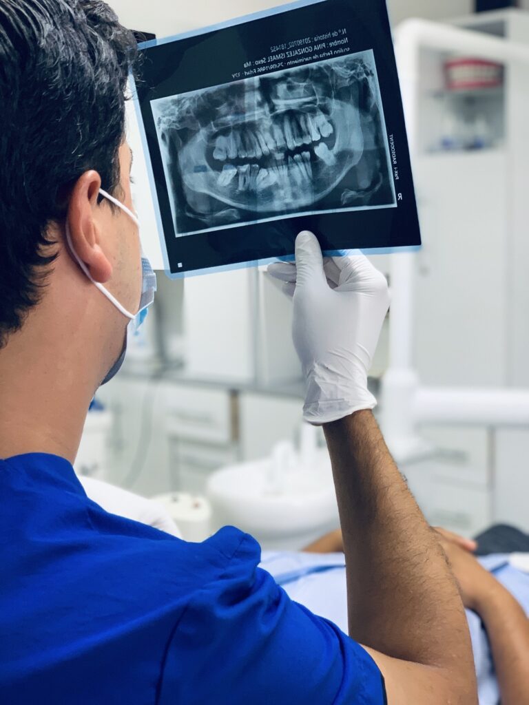 Apparecchio per denti cava manara